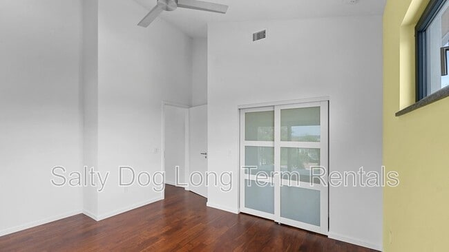 Building Photo - 3001 John Anderson Dr