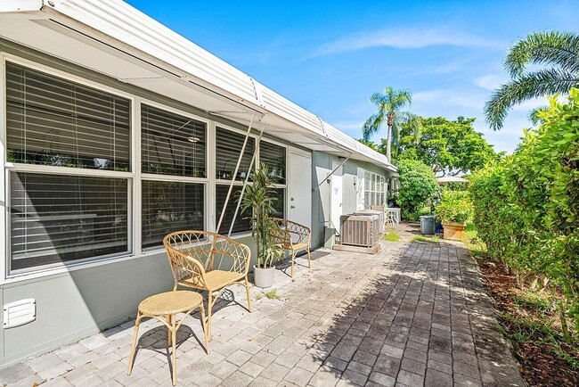 Building Photo - 810 High Point Dr W