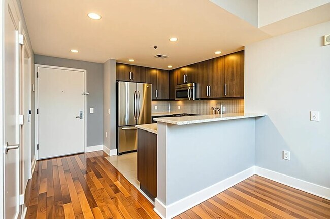 Building Photo - 800 Jackson St