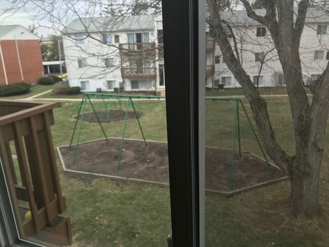 Building Photo - 5685 Coach Dr E