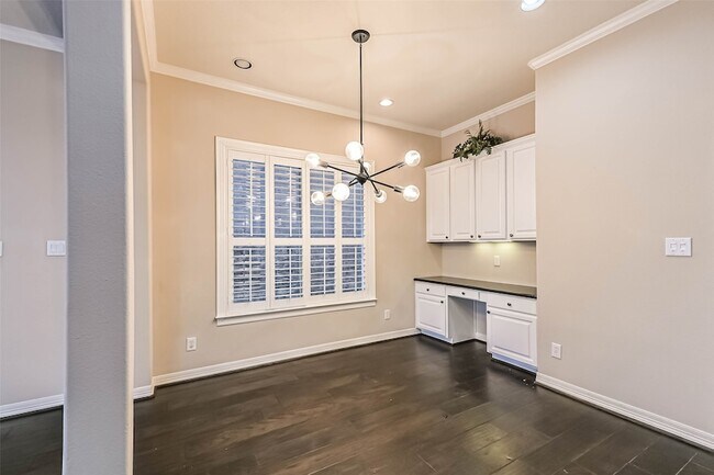 Building Photo - 5453 Fairdale Ln