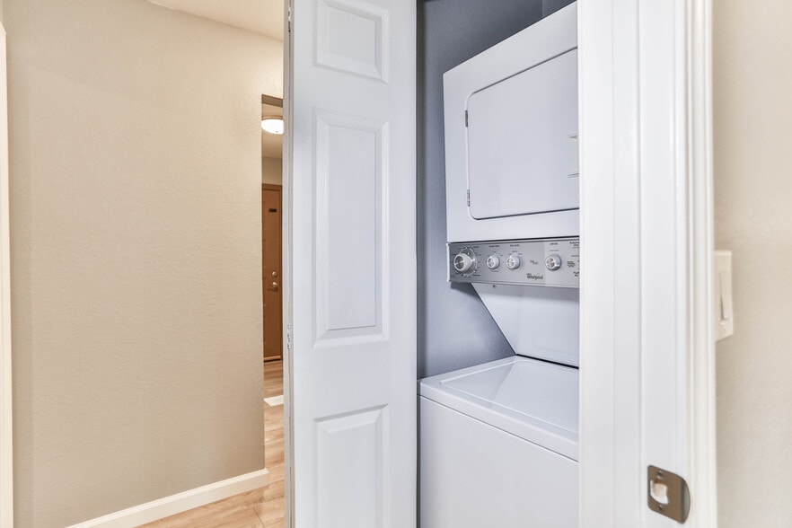 Laundry - 47112 Warm Springs Blvd
