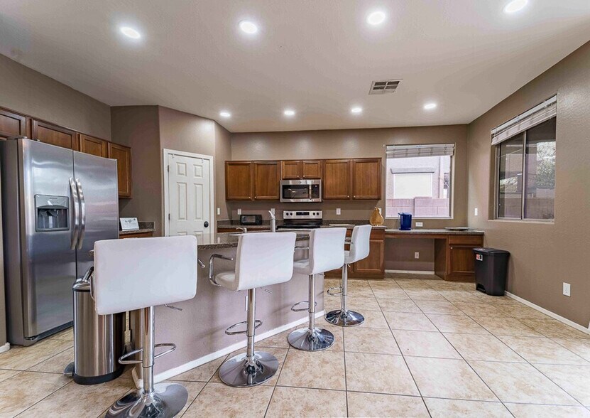 Building Photo - 1761 N St Francis Pl