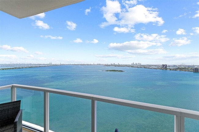 Building Photo - 665 NE 25th St