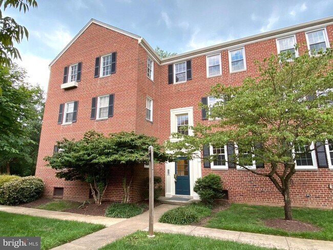 Building Photo - 1801 Belle View Blvd