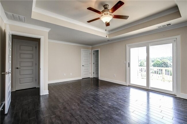 Building Photo - 827 Stone Ridge Ln NE