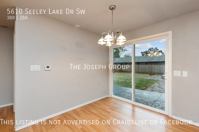 Building Photo - Beautifully updated 3 bed/2 bath in Lakewood!