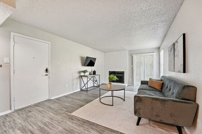 Building Photo - 2553 Thomason Cir