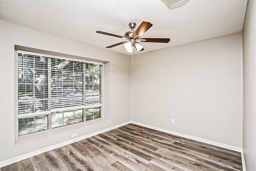 Building Photo - 3909 Spring Meadow Dr
