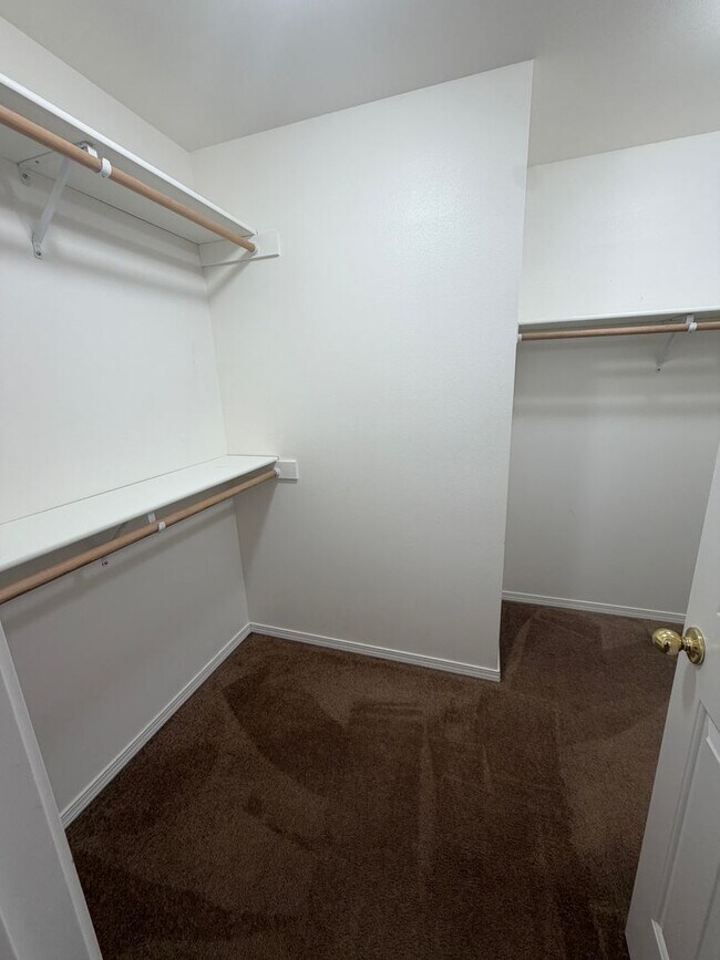 Building Photo - Large Duplex, Pelican Pointe Area