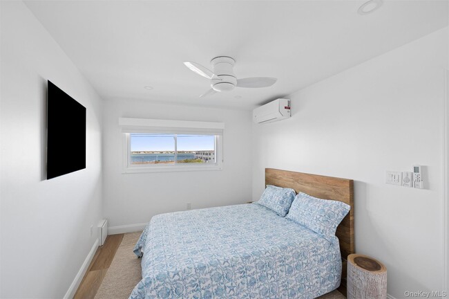 Building Photo - 585 Dune Rd