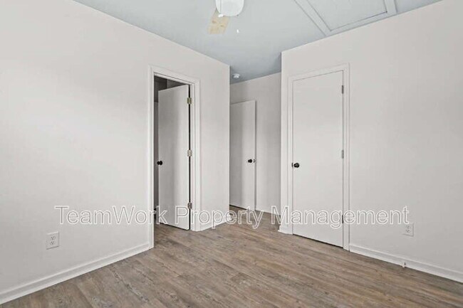 Building Photo - 3015 Azalea Dr