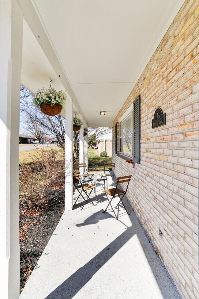 Building Photo - 173 Colonial Dr