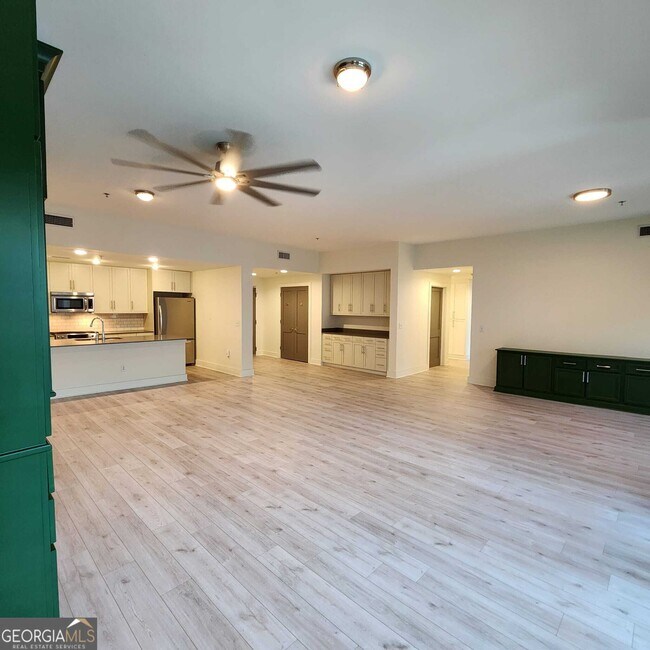 Building Photo - 1100 Howell Mill Rd NW