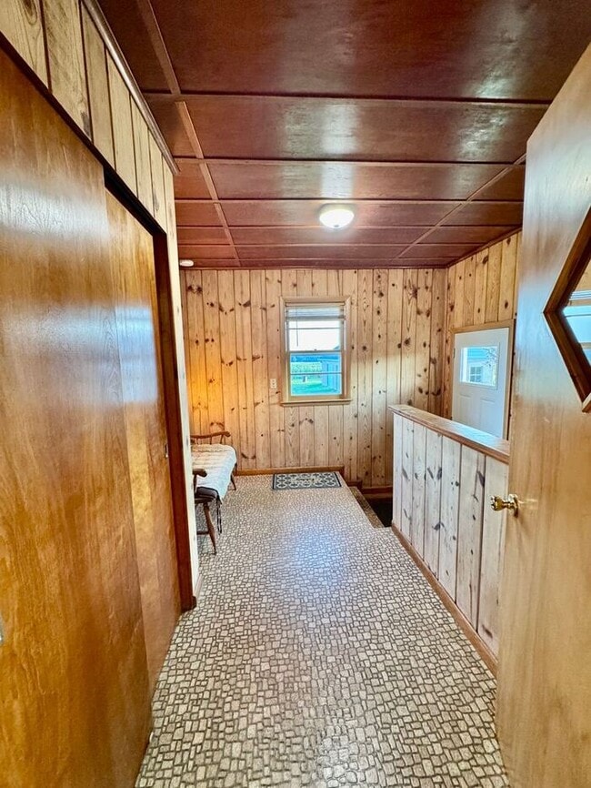 Building Photo - 3 bedroom Home, Buchanan, Country Setting