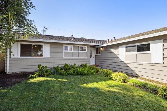 Building Photo - 6386 Blackwood Dr