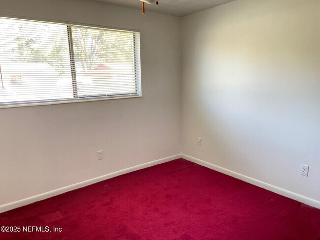 Building Photo - 1120 Bluehill Dr N