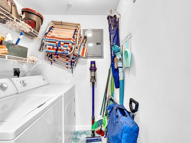 Building Photo - 17150 N Bay Rd