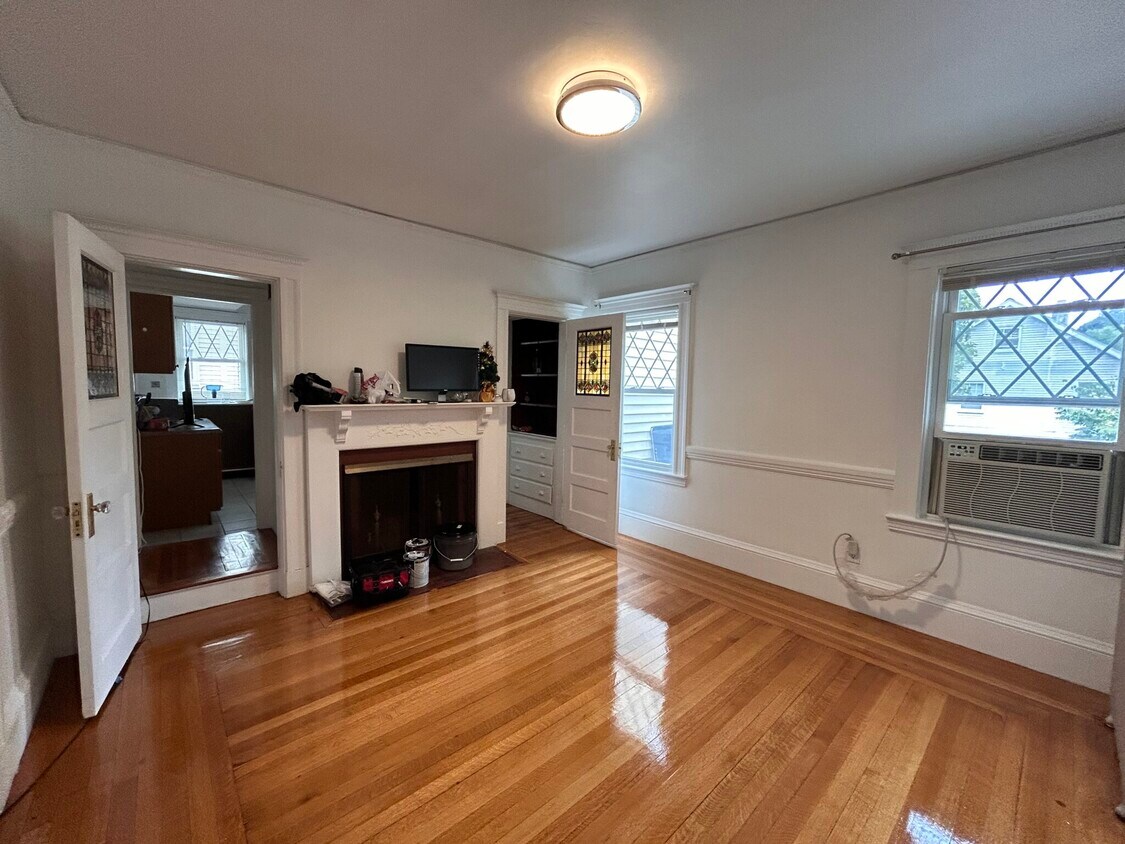 Primary Photo - 108 Brooks St
