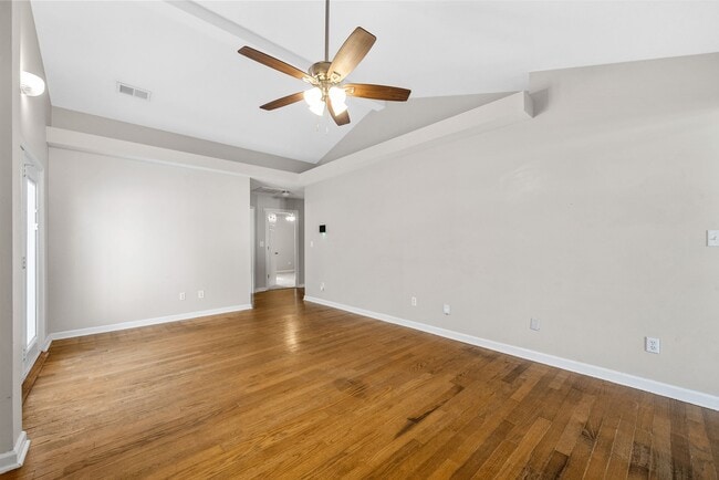 Building Photo - 529 Southwind Dr