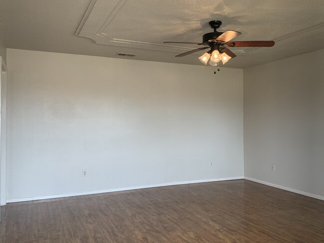 Building Photo - 4617 Lehigh St