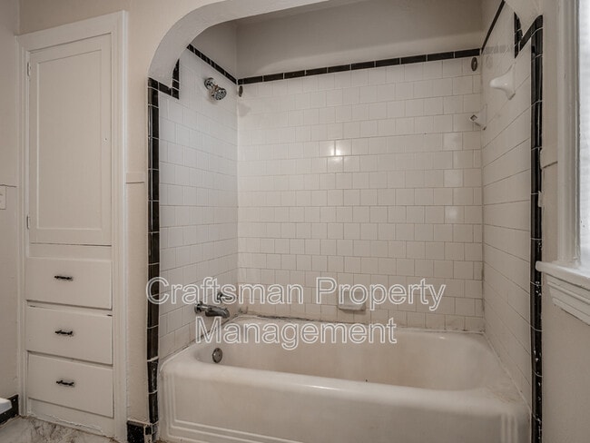 Building Photo - 1801 NW 22nd St