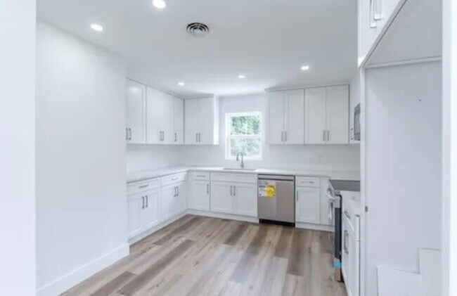 Building Photo - 520 Delaware Ave