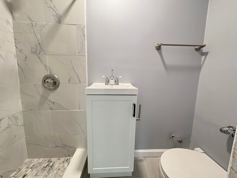 24 Beacon Ave 1 - 22 Beacon Ave