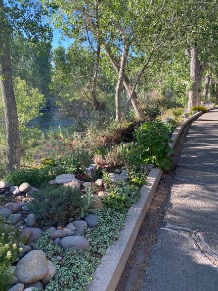 Building Photo - 2875 Idlewild Dr