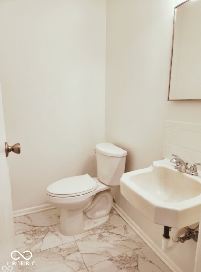 Building Photo - 9502 E 600 S