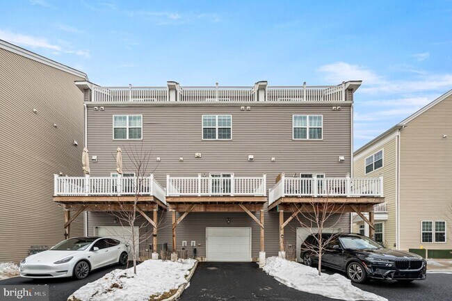 Building Photo - 127 Gaslight Aly