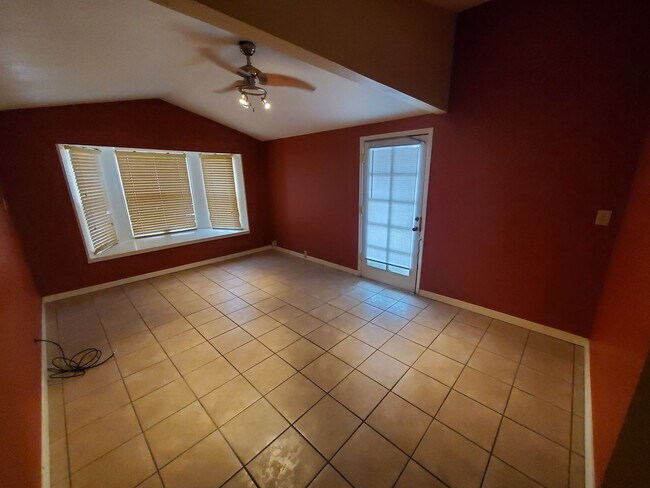 Building Photo - Eastside home for rent