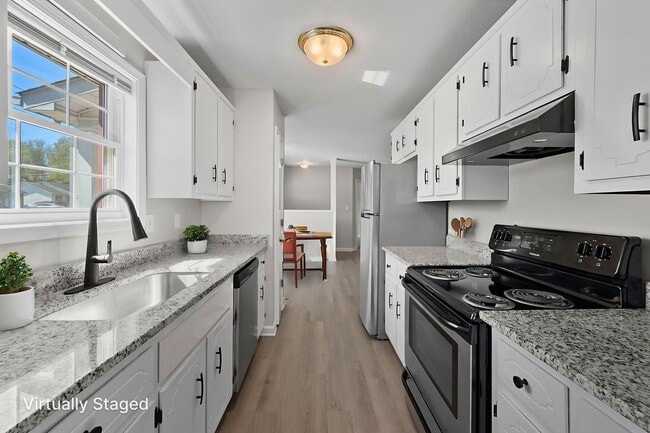 Building Photo - Cozy Charm Meets Modern Touches in Oak Grove