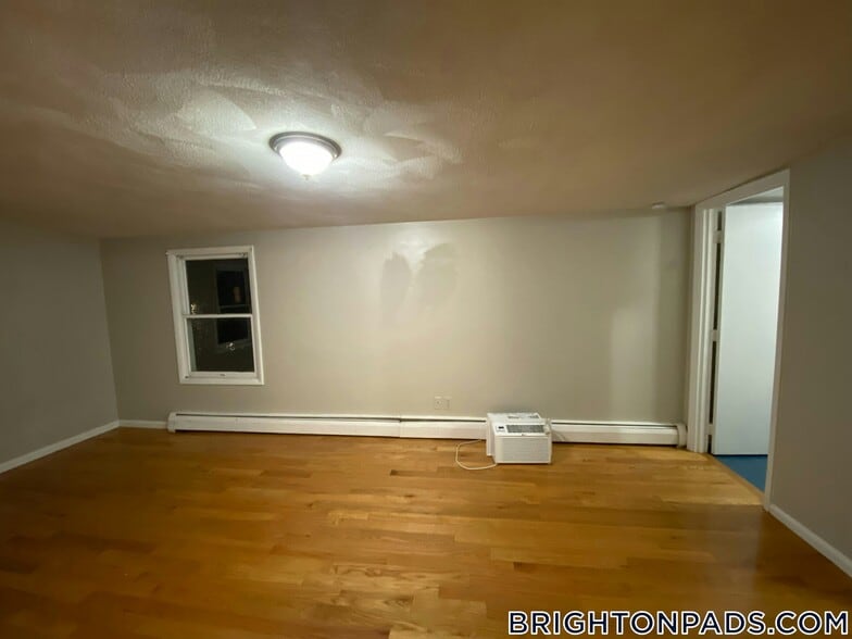 Building Photo - 27 Kelley Ct