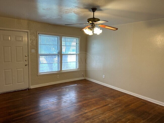 Building Photo - 408 Allen St