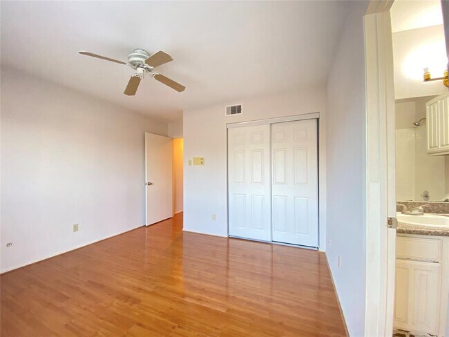 Building Photo - 2601 S Braeswood Blvd