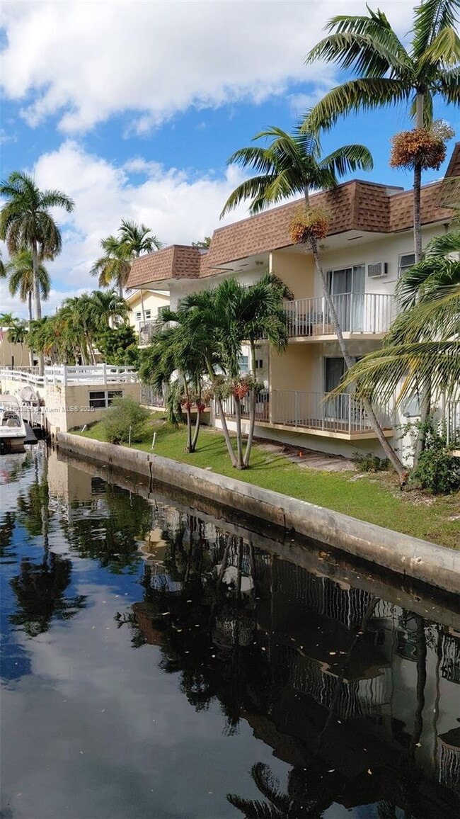 Building Photo - 1860 Venice Park Dr