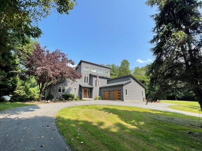 Building Photo - COMMUTERS DREAM!  PRIVATE ACREAGE STAFFORD AND MINUTES TO VRE