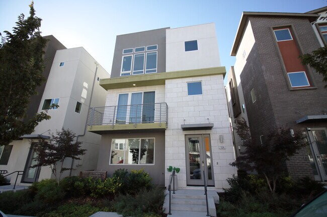 Building Photo - 164 Agustin Narvaez St