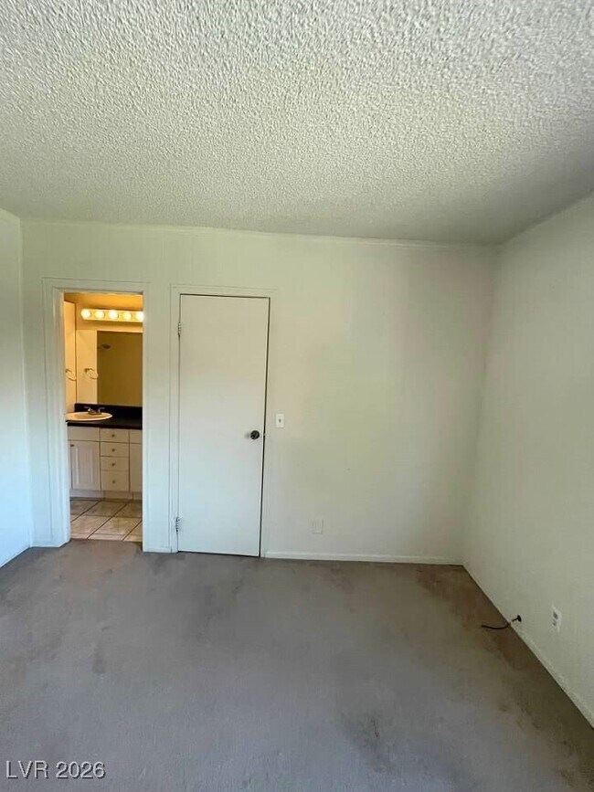 Building Photo - 241 Misty Isle Ln