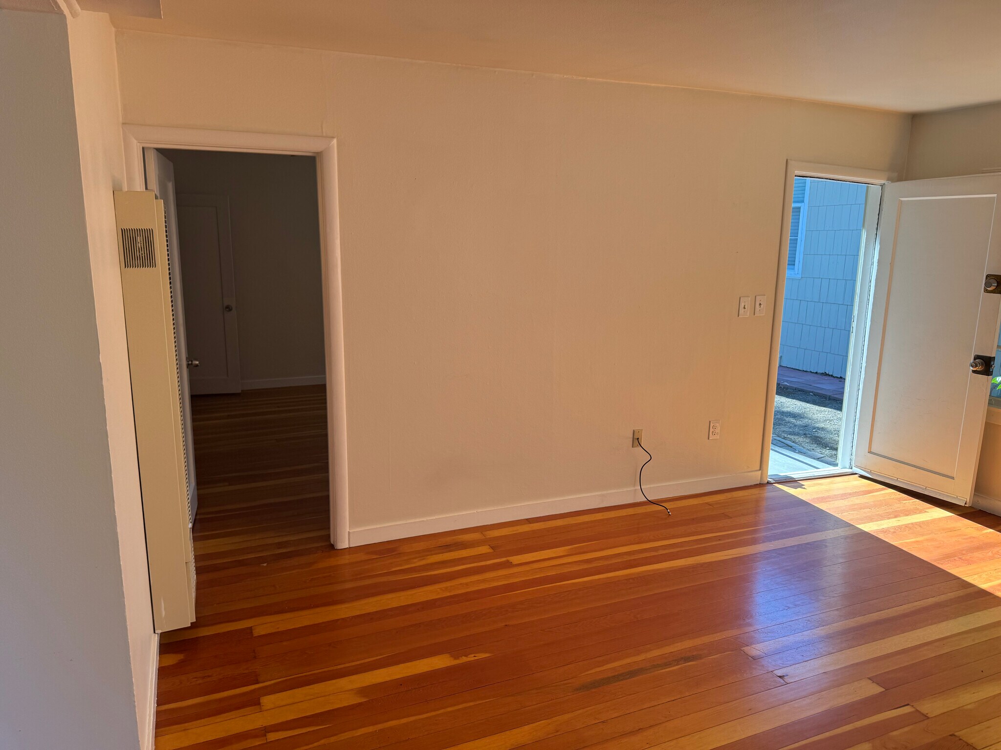 Building Photo - 627 Rose Ave