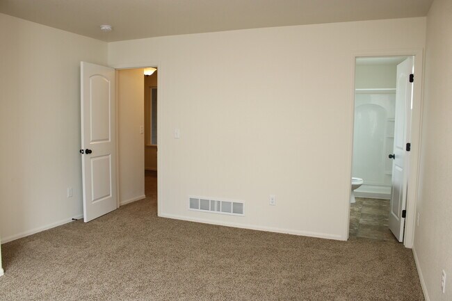 Building Photo - 3 bedroom, 2 bath in Severance!