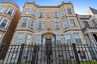 Building Photo - 3133 W Augusta Blvd
