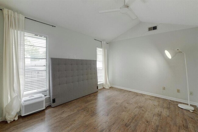 Building Photo - 8001 Ceberry Dr