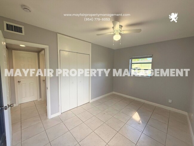 Building Photo - 1204 Chateau Park Dr