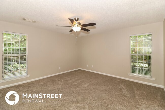 Building Photo - 4425 Bonneville Dr