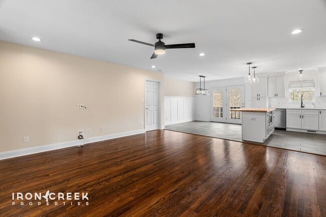 Building Photo - 8 Rose Briar Cir