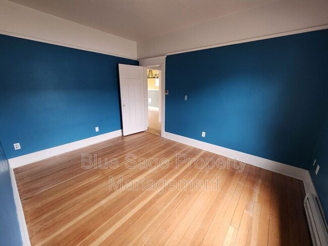 Building Photo - 137 W 13th St