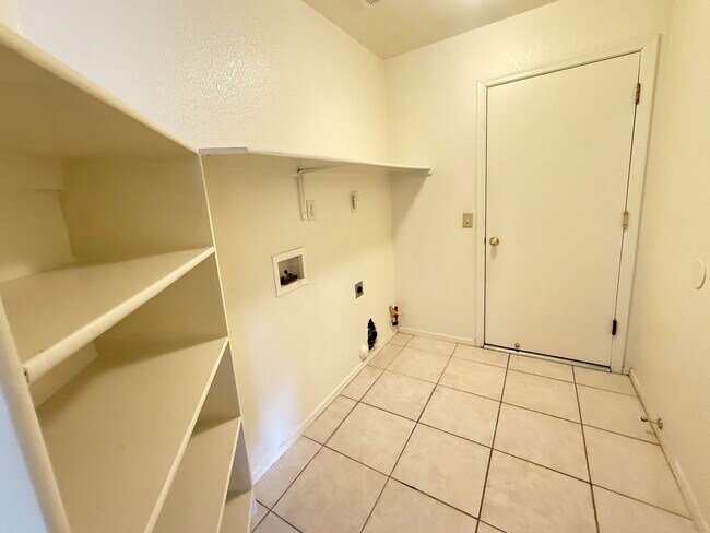 Building Photo - 3933 W Rock Basin Ln