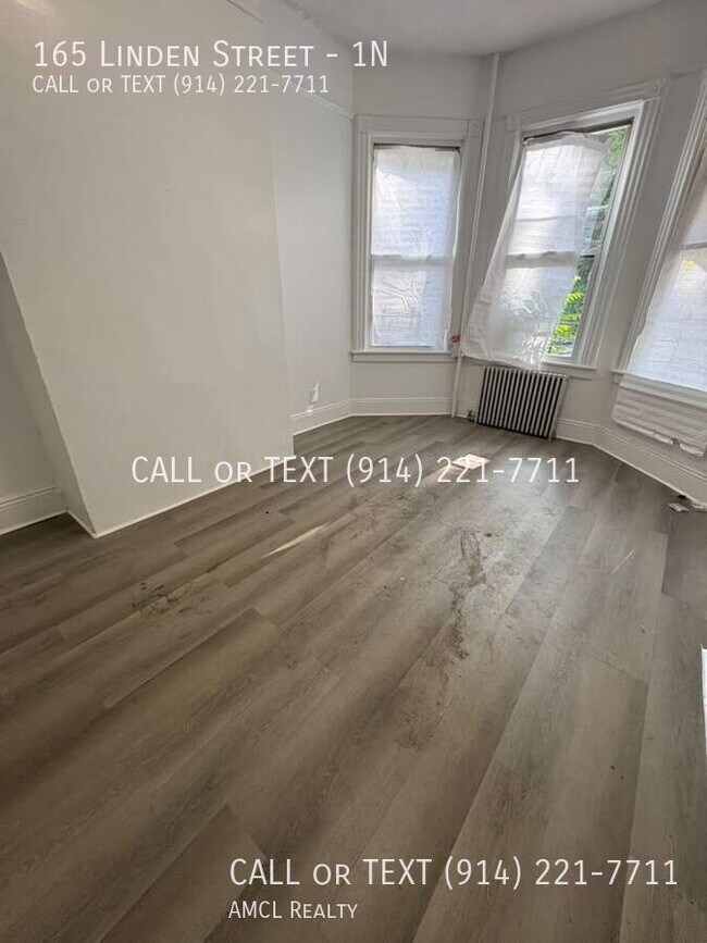 Building Photo - 165 Linden St